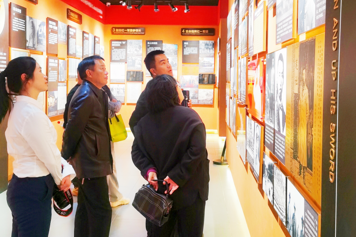 已调整 党群工作部参观左家老屋 .png