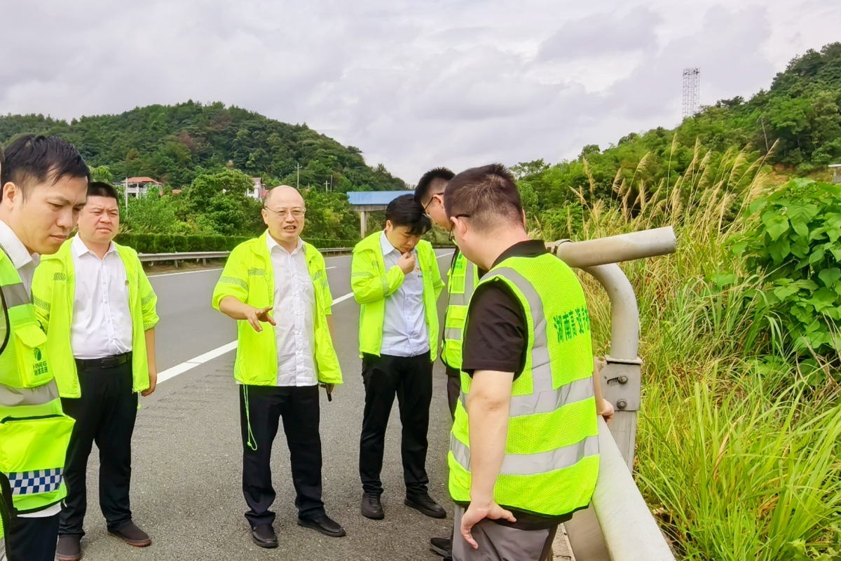 已调整 刘跃总调研施工现场.png 已调整 刘跃总调研施工现场.png